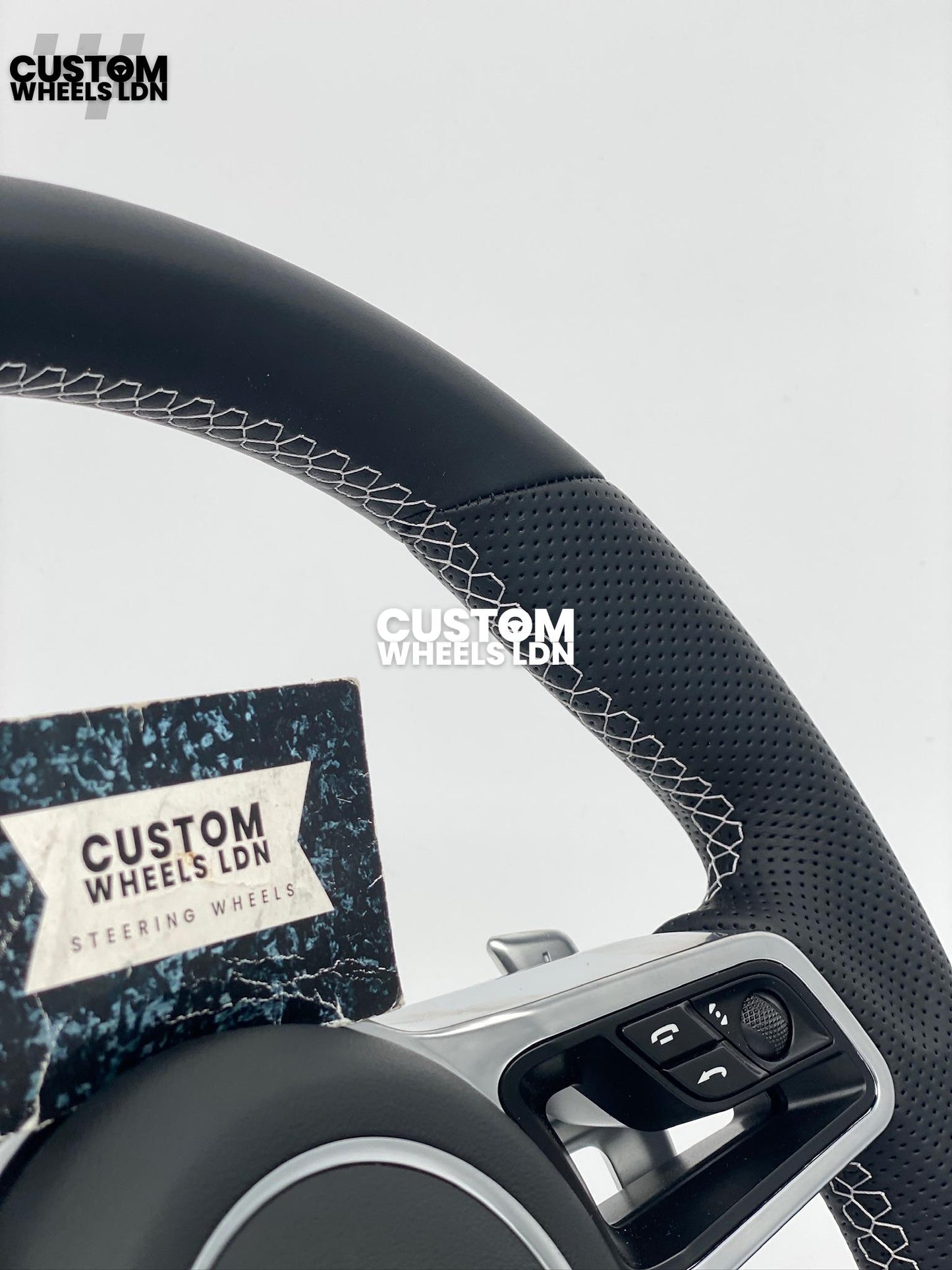Porsche Custom Steering Wheel – Smooth Leather & Perforated Leather, OEM Paddles, OEM Buttons | Fits 997.1, 997.2, 991.1, 981, Macan, Cayenne + more | Plug & Play | With Airbag | Upgrade for Older Models Available