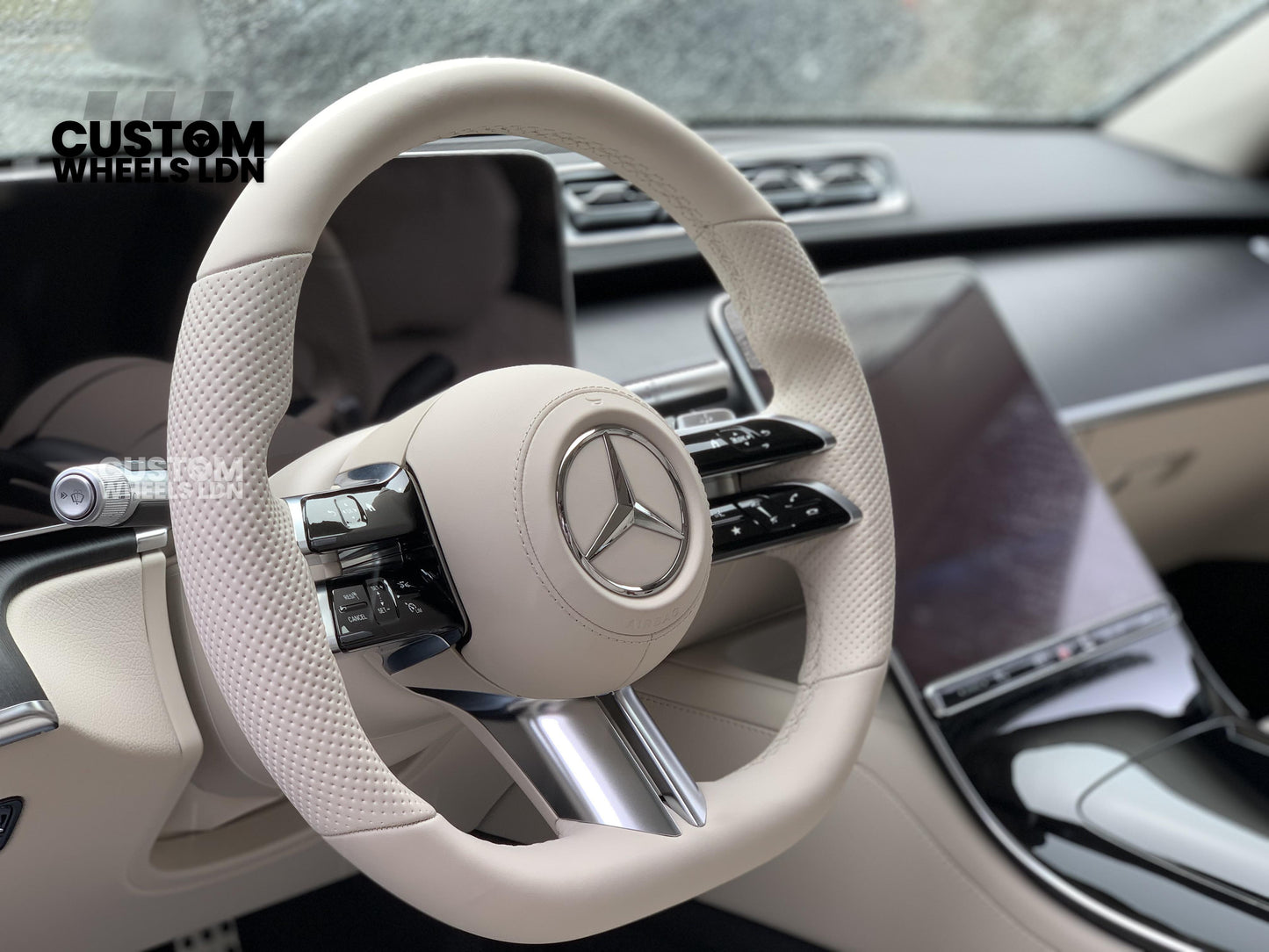 Mercedes Custom W223 Flat Bottom Steering Wheel – Beige Leather, Gloss Black Trim, Touch Control Buttons | Fits S-Class W223, GLE, GLS, E-Class W213 Facelift + more | Plug & Play | With Airbag | Retrofit Upgrade for Older Models Available