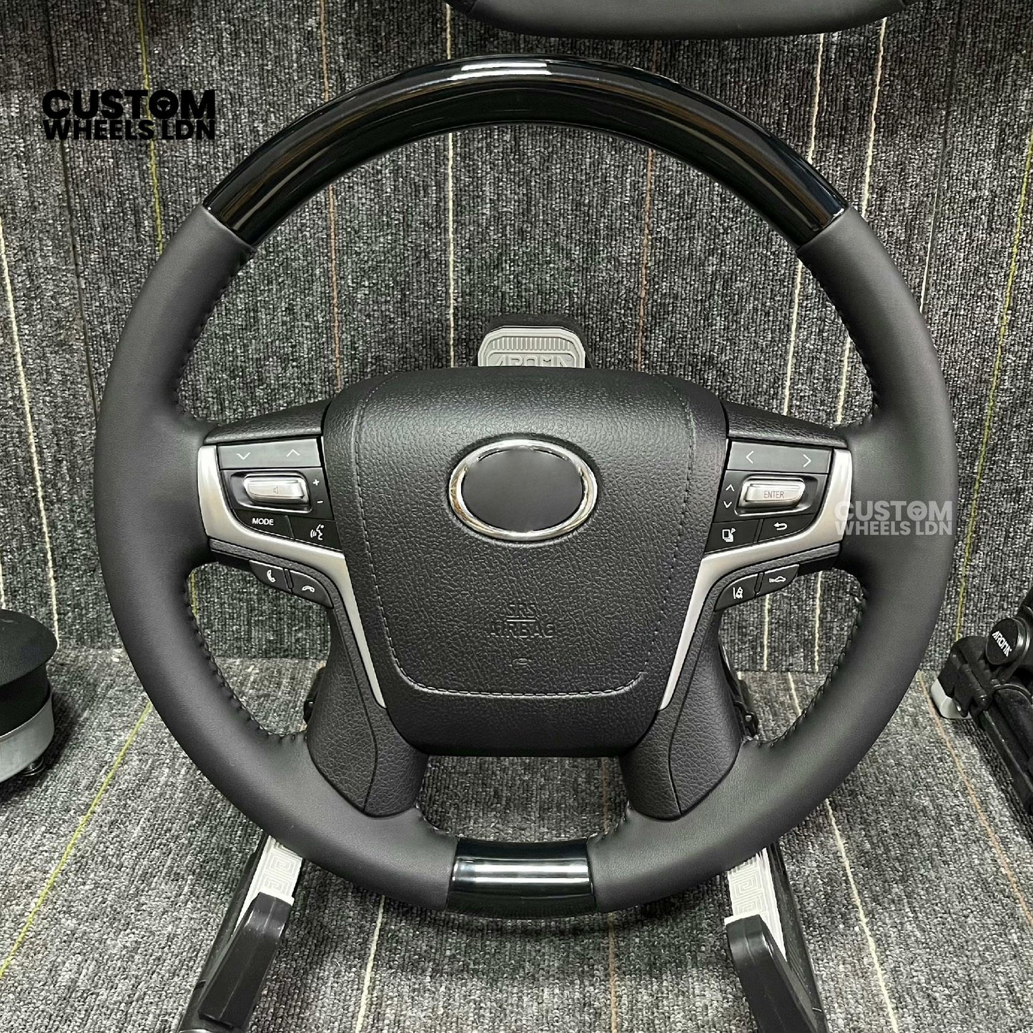 Toyota Custom Steering Wheel – Piano Black Top, Perforated Leather Grips, OEM Controls | Fits Hilux, Fortuner, Land Cruiser Prado + more | Complete Wheel with Airbag | Plug & Play Retrofit Upgrade Older Models
