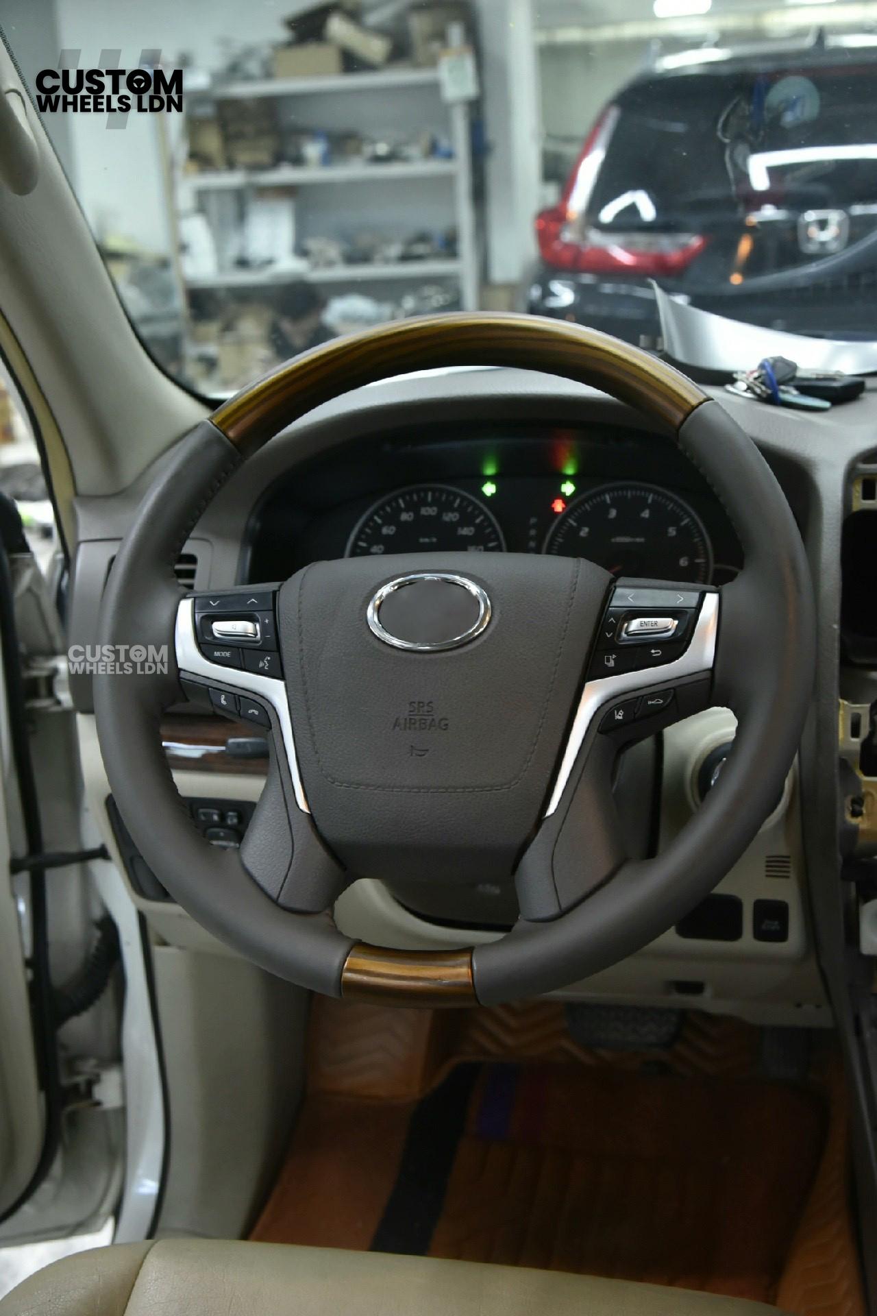 Toyota Custom Steering Wheel – Black Gloss Trim, Classic Leather Finish, OEM Shape | Fits Auris, Corolla, Prius, RAV4 + More | Plug & Play | Comfortable Daily Upgrade