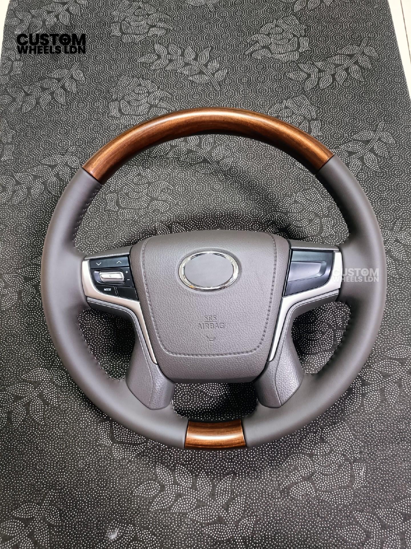 Toyota Custom Steering Wheel – Black Gloss Trim, Classic Leather Finish, OEM Shape | Fits Auris, Corolla, Prius, RAV4 + More | Plug & Play | Comfortable Daily Upgrade